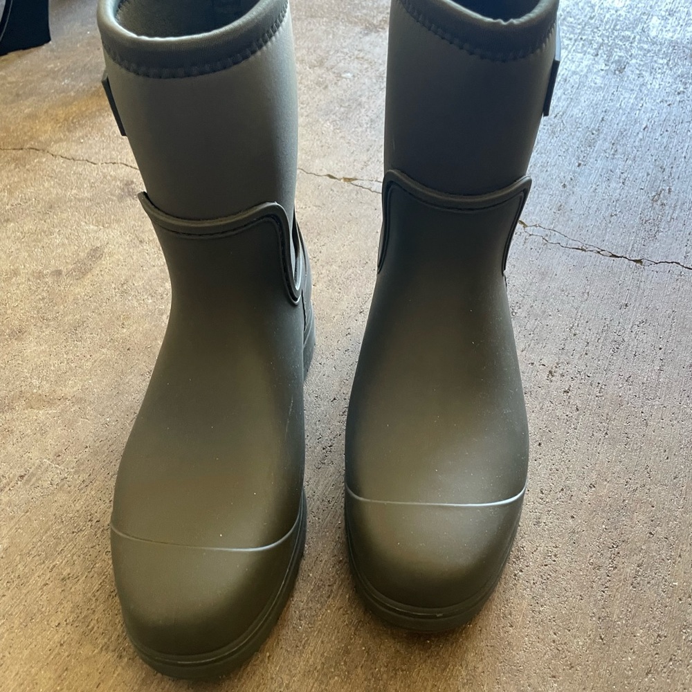 Ugg rain boot